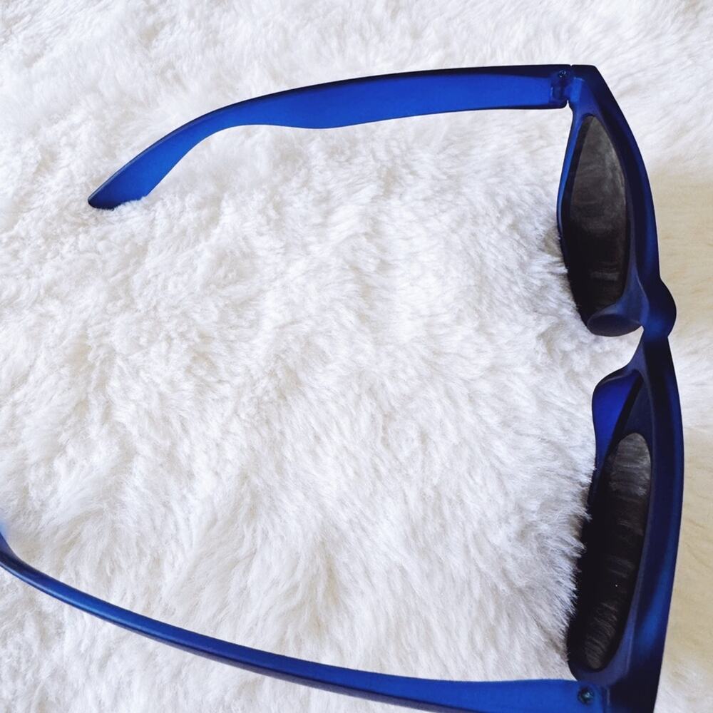 Lola Blue Polycarbonate Sunglasses - Picture 5 of 12